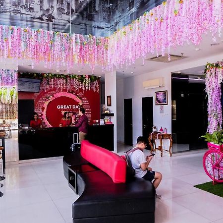 סוראבאיה G Suites Hotel By Amithya מראה חיצוני תמונה