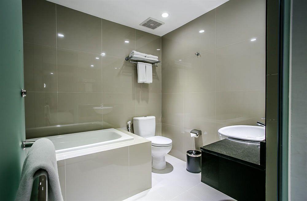 סוראבאיה G Suites Hotel By Amithya מראה חיצוני תמונה