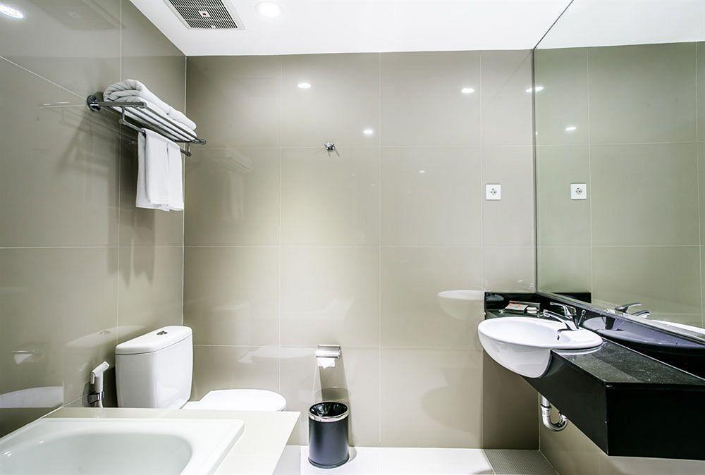 סוראבאיה G Suites Hotel By Amithya מראה חיצוני תמונה