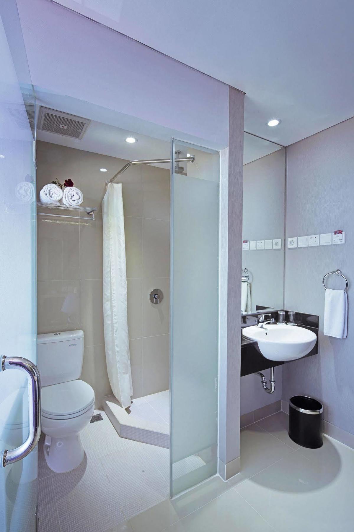 סוראבאיה G Suites Hotel By Amithya מראה חיצוני תמונה