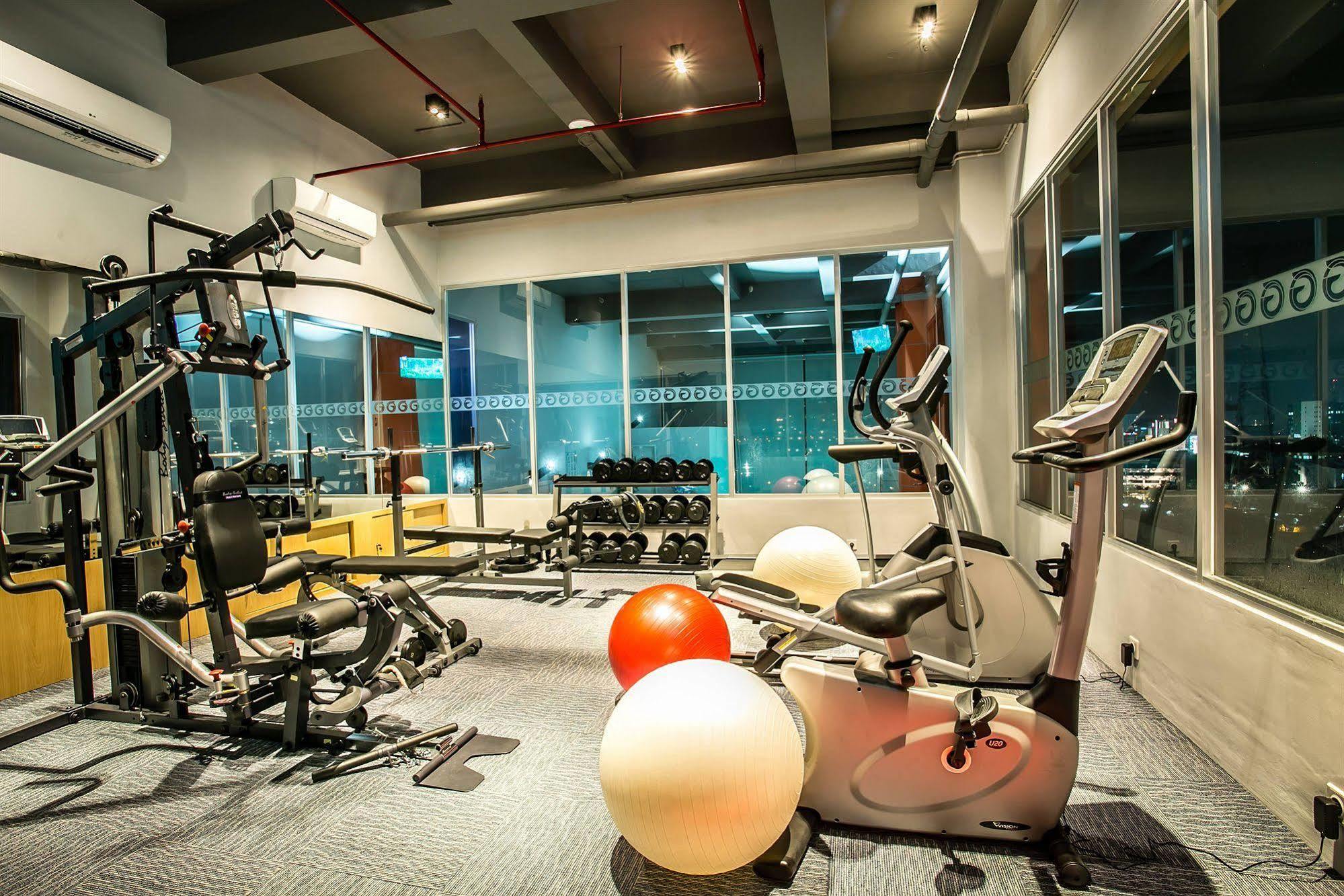 סוראבאיה G Suites Hotel By Amithya מראה חיצוני תמונה