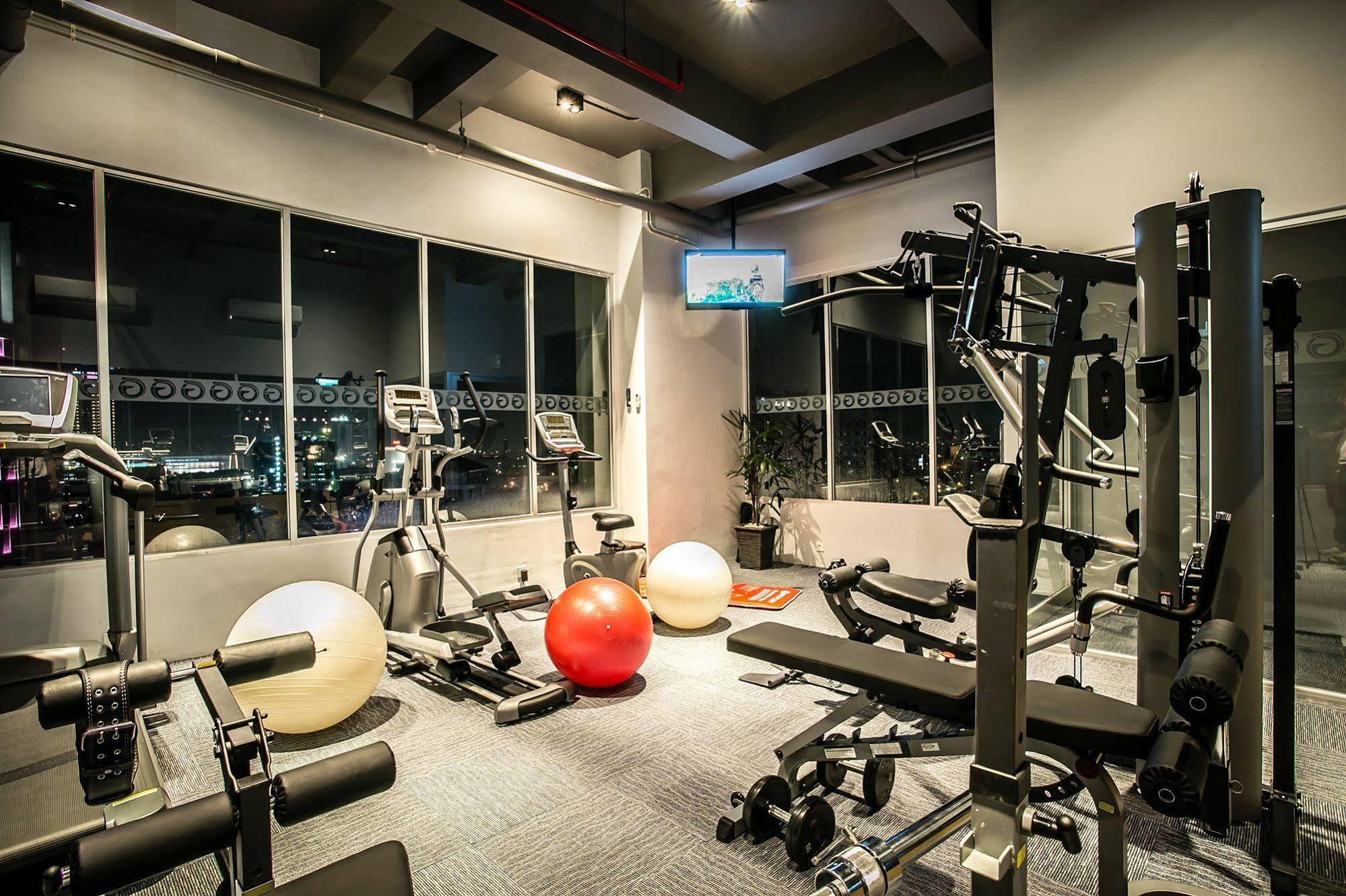 סוראבאיה G Suites Hotel By Amithya מראה חיצוני תמונה